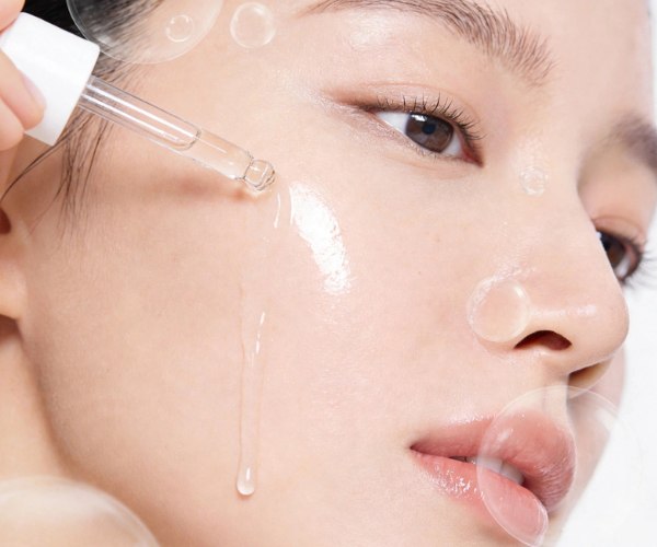 Applying PDRN Caffeine Essence Serum